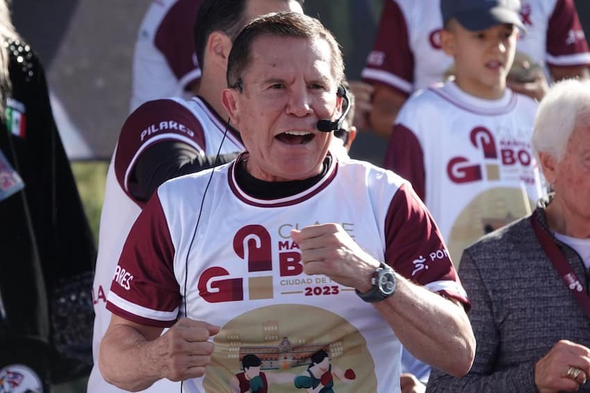 World champion Julio César Chávez participated in the second edition of the Mass Boxing Class in the Zócalo