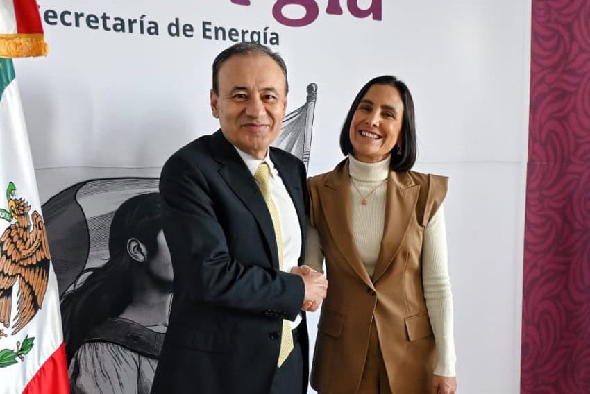 Sonora Gov. Alfonso Durazo, left, with Energy Minister Luz Elena González Escobar posing for a pic in front of a wall banner saying Secretaria de Energia