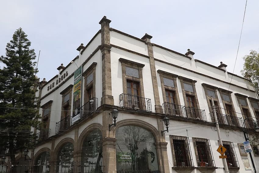 Image survey of the façade of the San Ángel Cultural Center